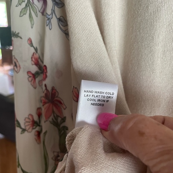 Cream Floral Sleeve Top by Cerule
Sz L . Sheer sleeve floral blue green NWT - Picture 5 of 12